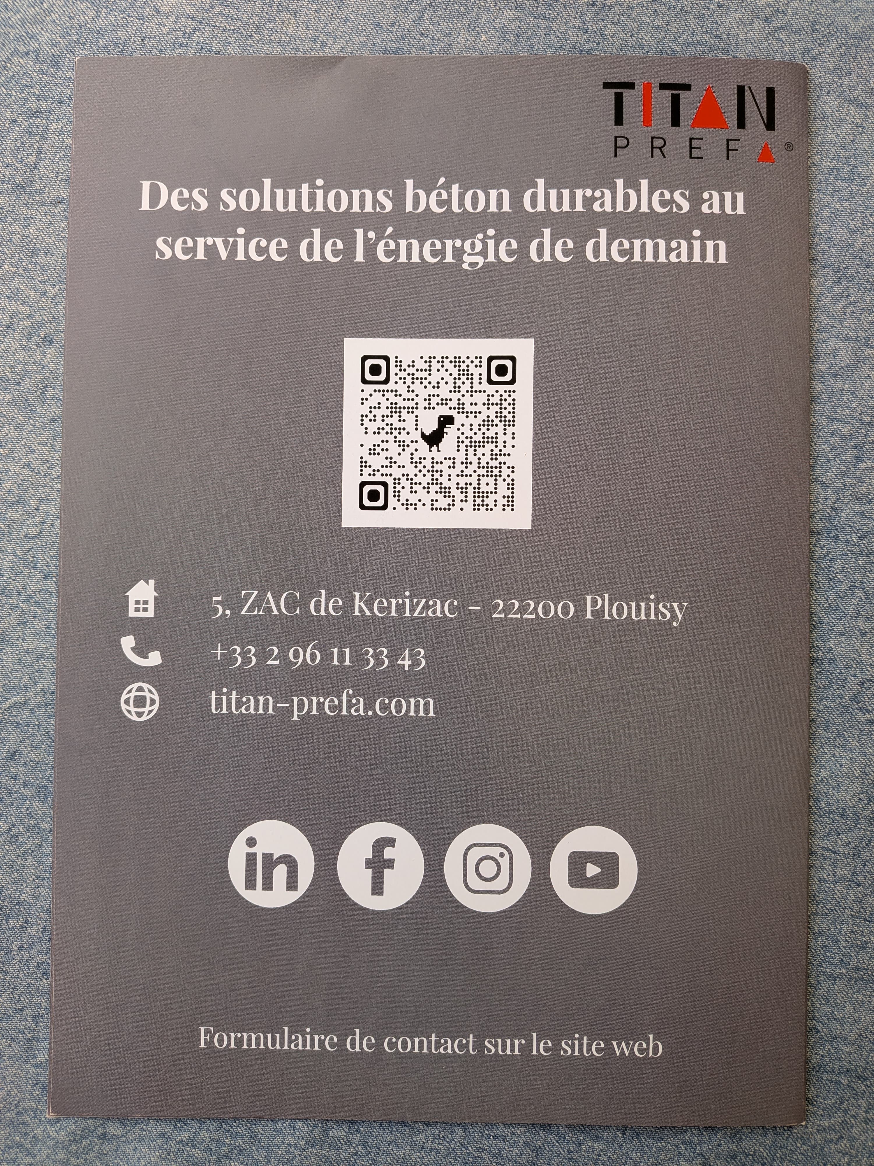 Dos de brochure Titan Prefa